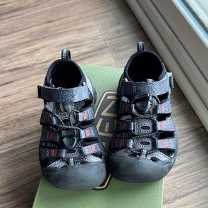 KEEN Kids Size 9 Toddler Newport H2